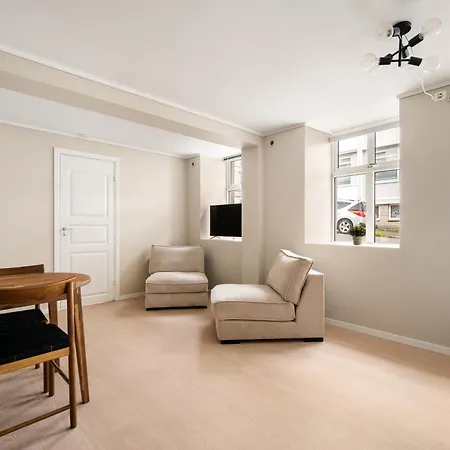 Leilighet I Short Walk To Sights *