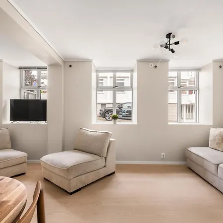 I Short Walk To Sights *