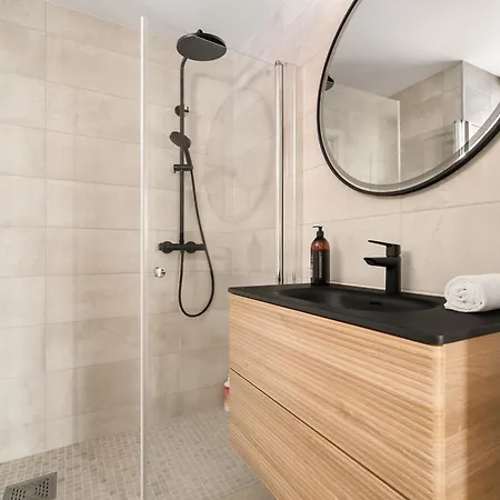 Leilighet I Short Walk To Sights *